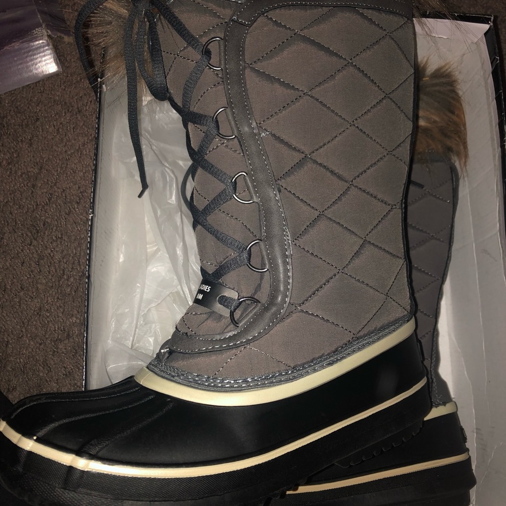 winter boots - Picture 3 of 4